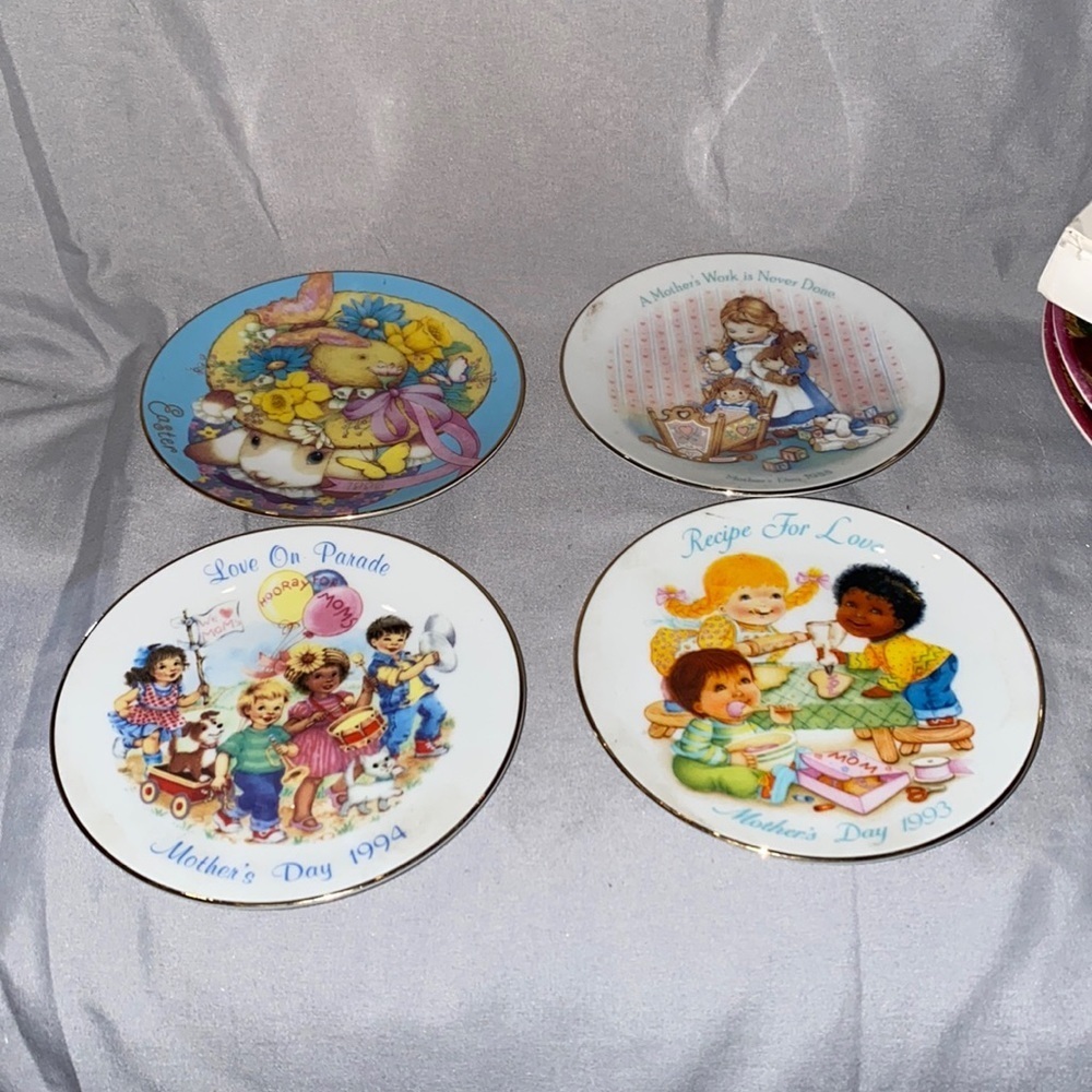 Bx47 1990s vintage Avon Easter plates (3) and 1 1980’s school is a new beginning
